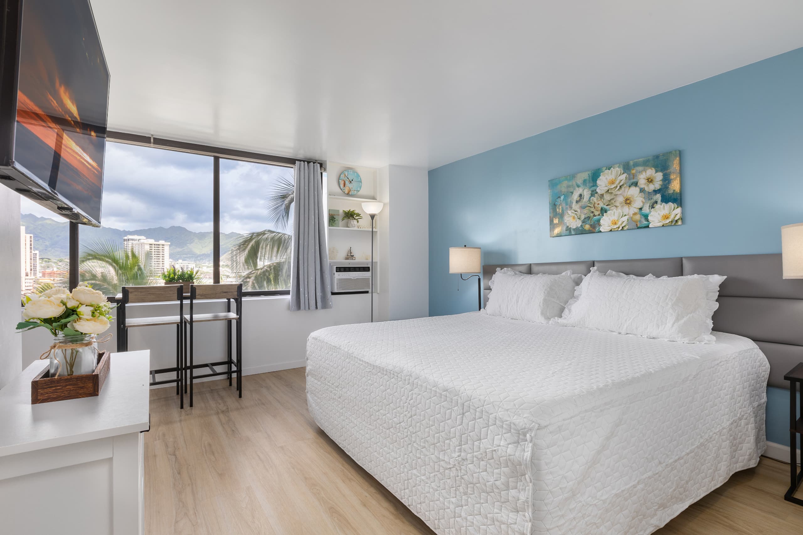 Condo in Honolulu · ★4.75 · Studio · 2 beds · 1 bath - Image 14