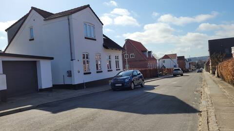 Centrally located family house