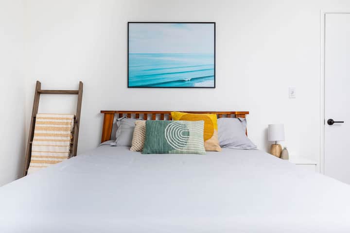 Hlavná spálňa s manželskou posteľou Queen. 