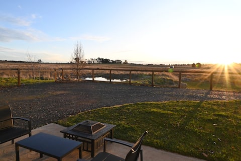 Hillside Hideaway
Private Guest House