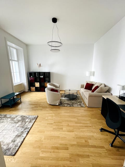 Top Airbnb: Old building apartment in the heart of Vienna in Innere Stadt