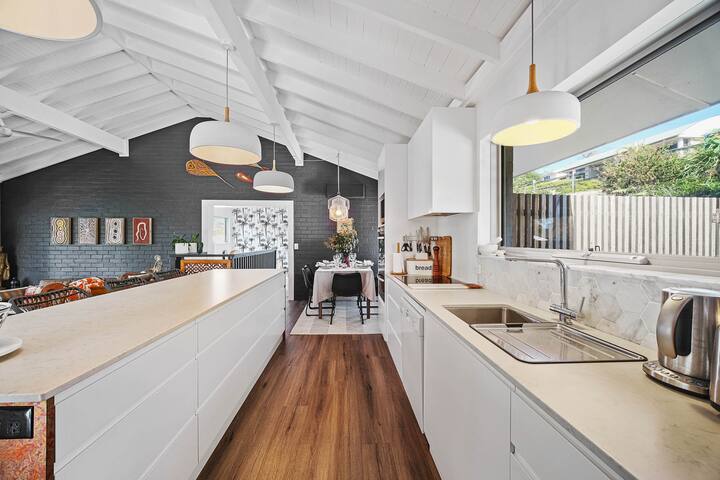 Lake Views of Pacific Ocean gallery image 2