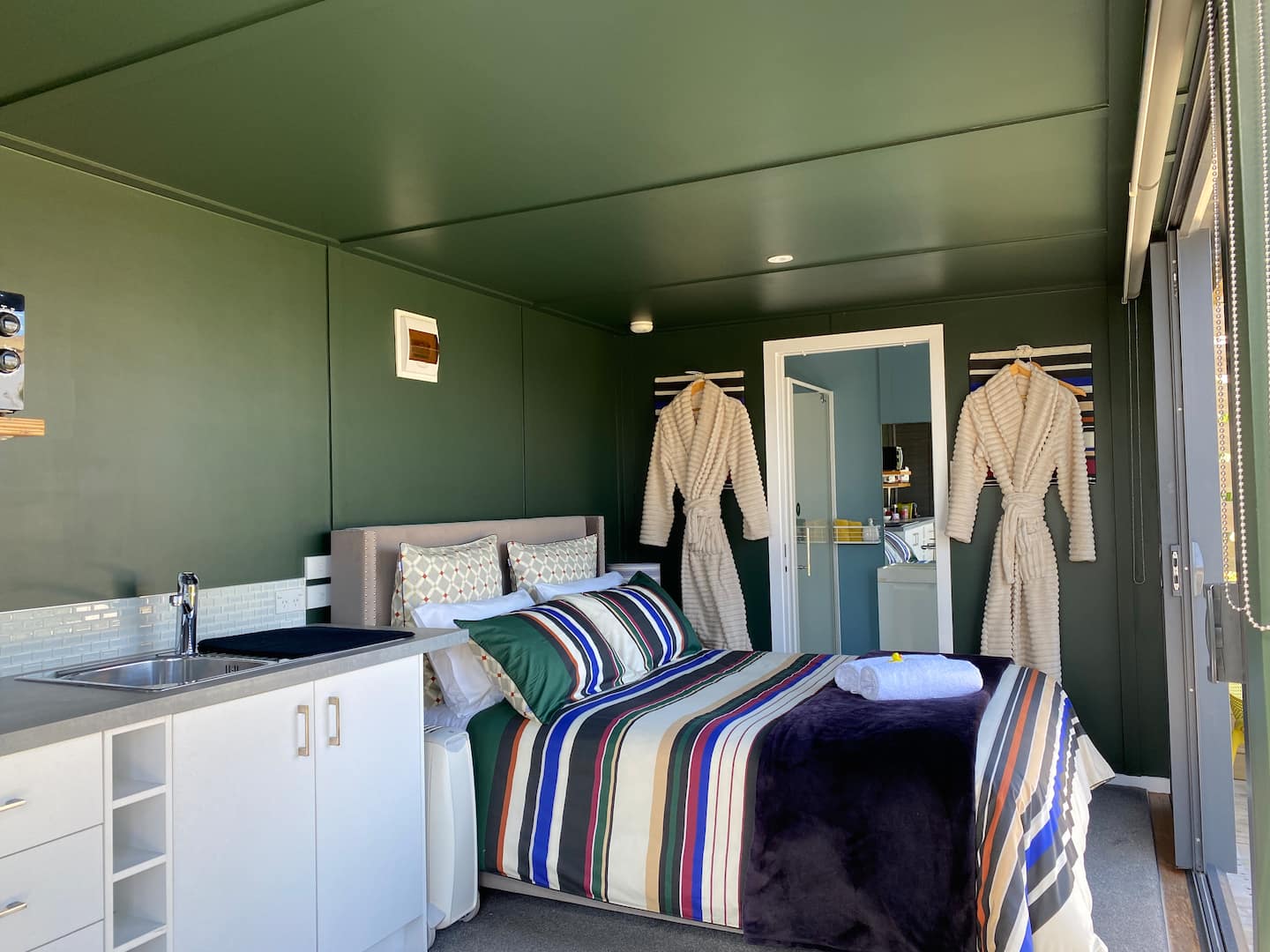 Boutique Pod Just Meters From The Tasman Sea. 5