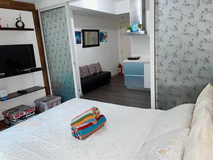 Staycation 1BR Unit for Rent Azure Urban Resort Condominiums for