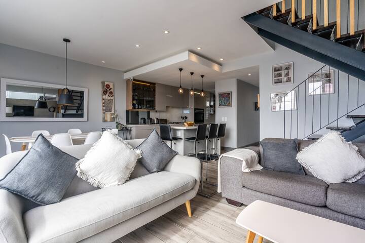 Modern newly renovated 3 bedroom home