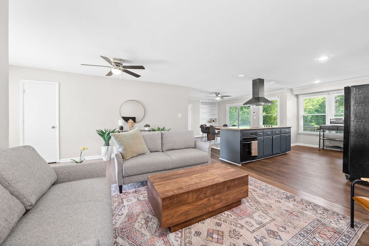 Charming Remodeled Home In Peaceful Neighborhood (Pet Friendly) - Clarksville, TN