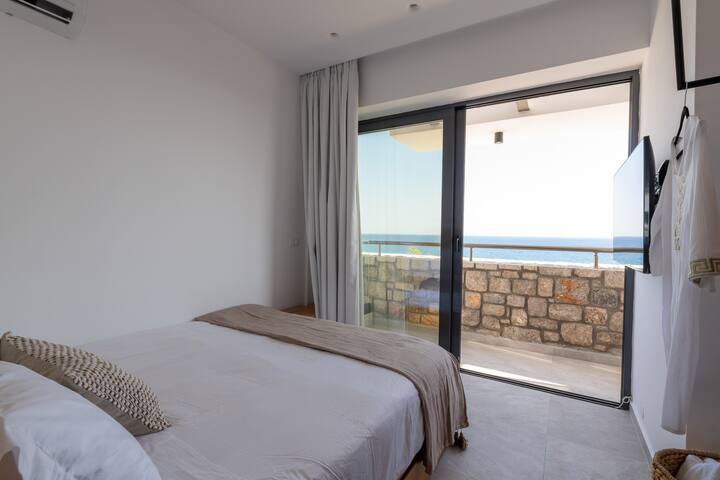 AURETTA LUXURY VILLA gallery image 3