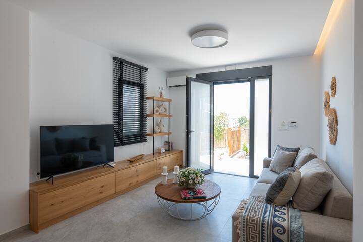 AURETTA LUXURY VILLA gallery image 2