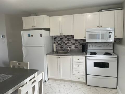 Beautiful 2 bedroom apartment close to airport