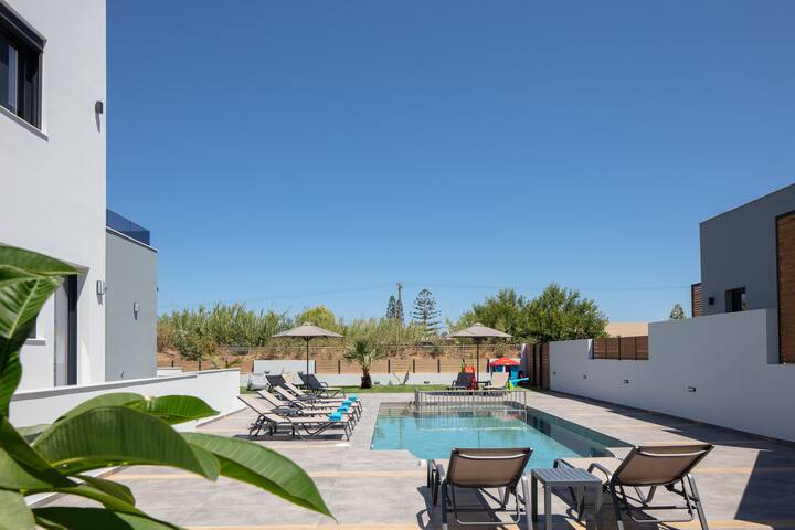 Sunnyside Villa I, Just Steps to the Beach gallery image 4