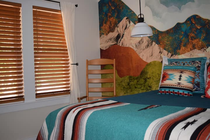 Dormez sous les montagnes dans la chambre Queen.