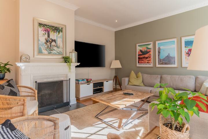 Beautiful Claremont Hideaway gallery image 2