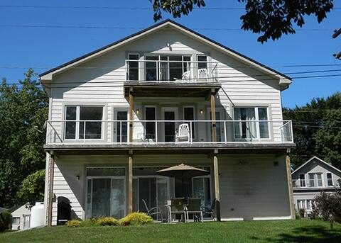 Luxury waterfront 6 bedroom  cottage on the beach