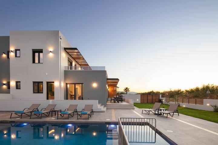 Sunnyside Villa II, Beach Within Walking Distance gallery image 2