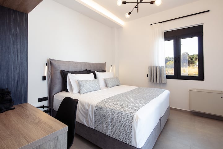 Relaksohu në dhomën e dyfishtë të gjumit.  