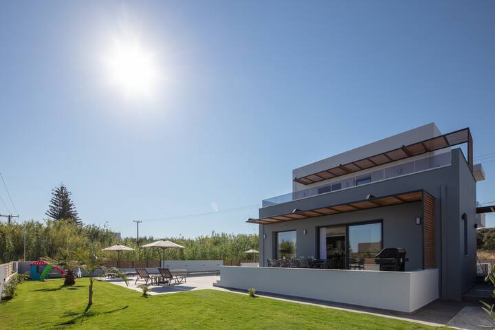 Sunnyside Villa II, Beach Within Walking Distance gallery image 5