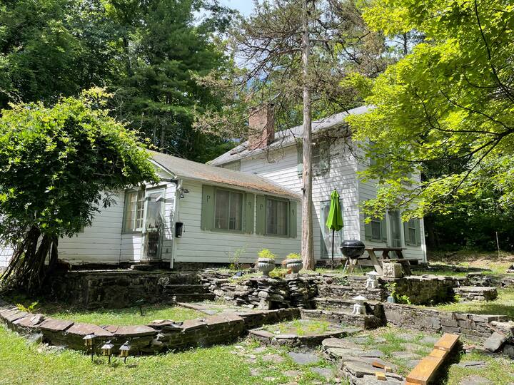 Woodstock Summer House Cheerfull 2 bdrm with pool Houses for Rent in