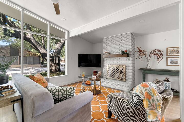 Centrally located 3 bedroom luxury retreat gallery image 2