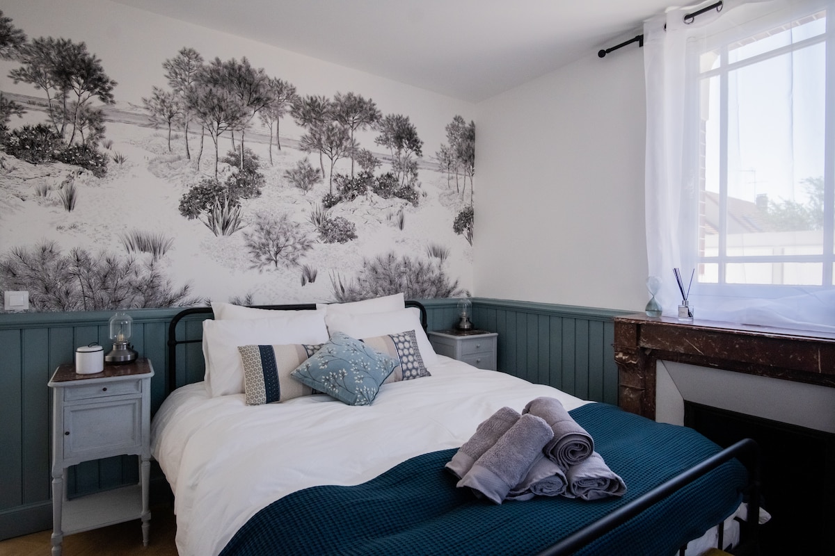 a 1st bedroom with queen size bed and its en-suite bathroom