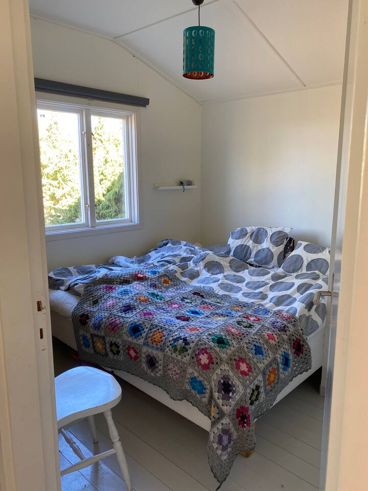 ห้องนอนที่มีเตียงกว้างพิเศษ 1 เตียง 