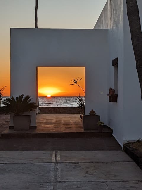 Your quiet and family-friendly place, by the sea