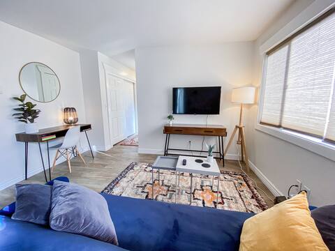 Lovely 2-Bedroom Duplex Unit w/ Off-Street Parking