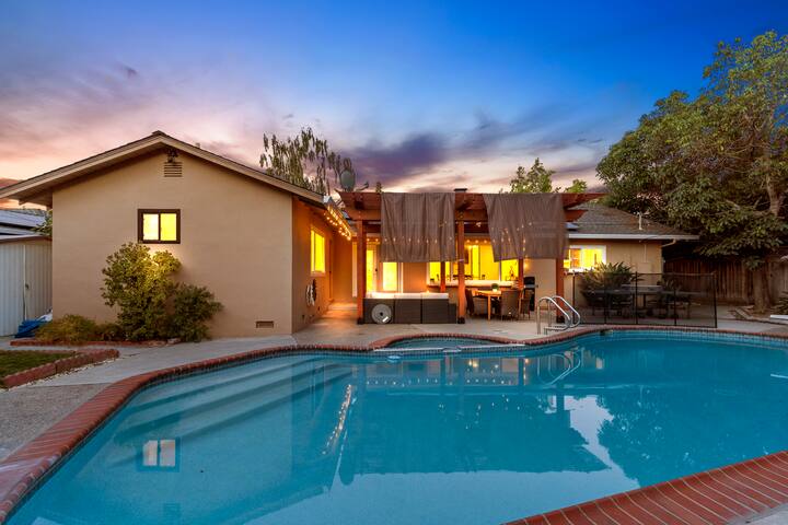 Beautiful 3BD Home w/ Heated Pool and Fire Pit gallery image 4