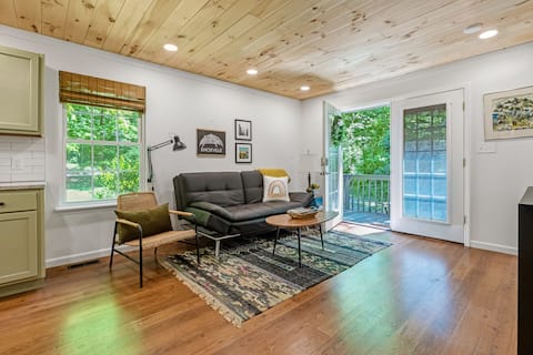 Private Guesthouse—serene & conveniently located!