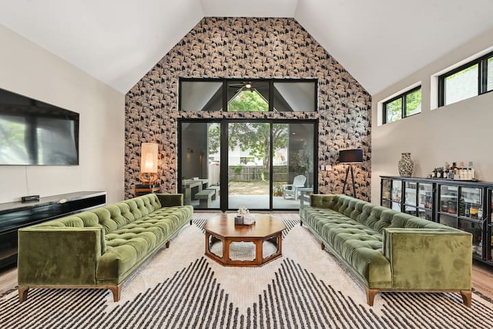 Amazing Modern Retreat | Work & Play in Austin