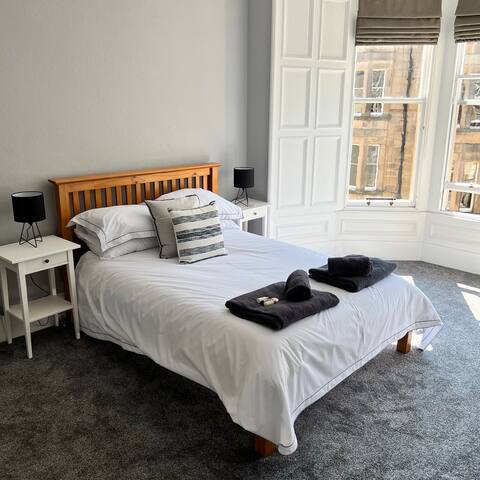 Luxury 3 Bed flat in Edinburgh gallery image 2