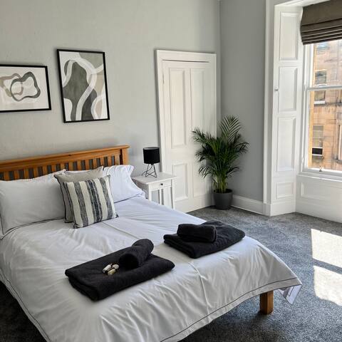 Luxury 3 Bed flat in Edinburgh gallery image 4