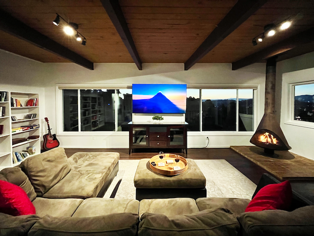 4 Bed Sunset Abode with Open-Plan & Stunning Views