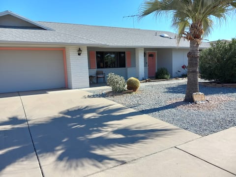 Spotless comfort. King bed+ (sleeps 6). Lanai.