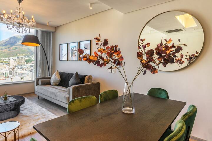 Opulent 2 Bed 2 Bath De Waterkant Penthouse gallery image 4