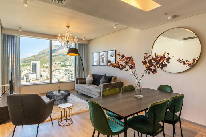 Opulent 2 Bed 2 Bath De Waterkant Penthouse gallery image 3