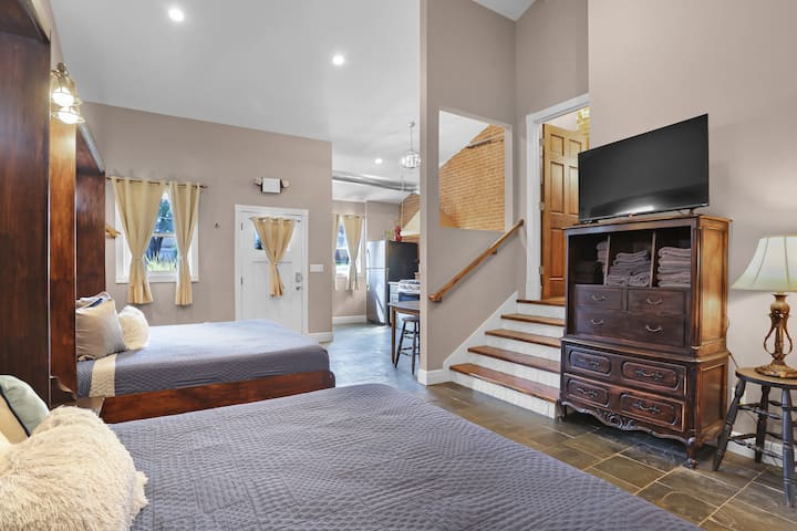 Студио - частен апартамент със самостоятелна кухня.