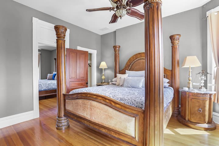 1 - ва спалня на 2 - ри етаж; прилежаща спалня, голямо двойно легло