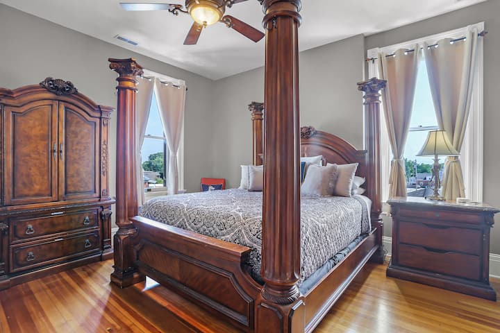 2 - ра спалня на 2 - ри етаж; прилежаща спалня, голямо двойно легло