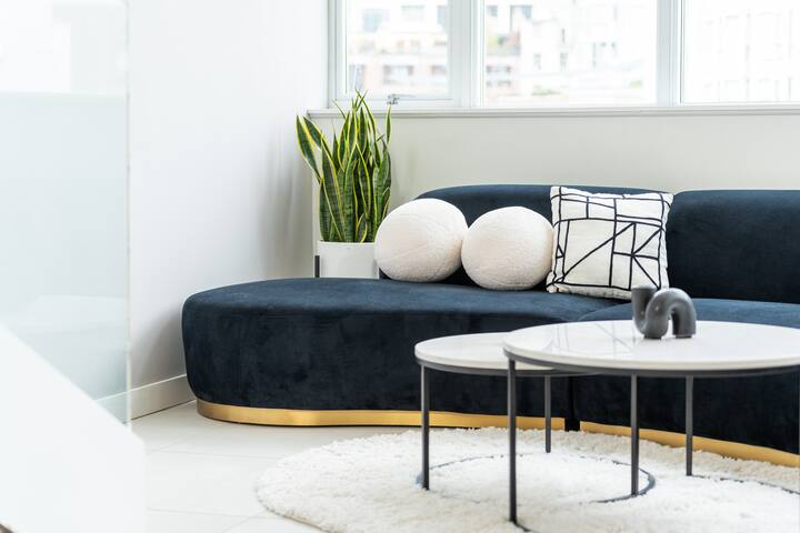 The Vancouver Penthouse, 2-Level, Patios, Hot Tub gallery image 2