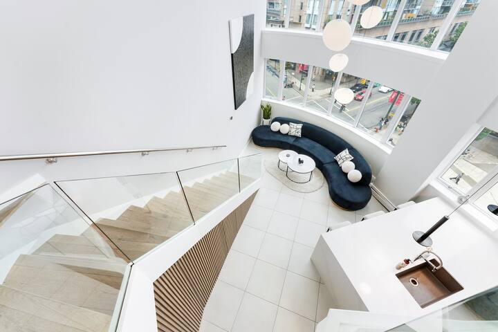 The Vancouver Penthouse, 2-Level, Patios, Hot Tub gallery image 5