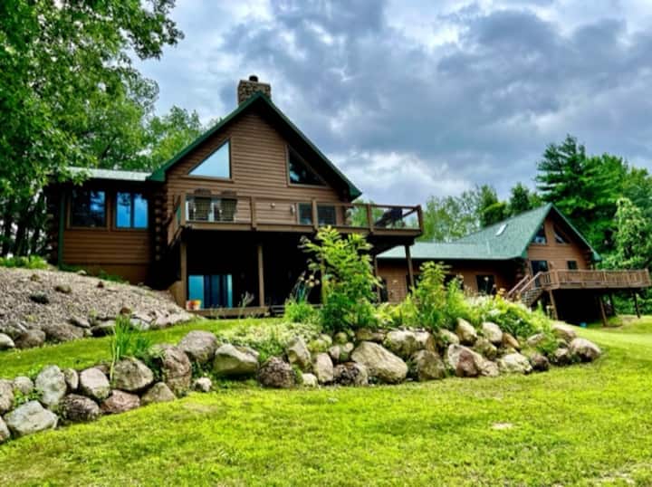 Lodge with views and access to River Cabins for Rent in