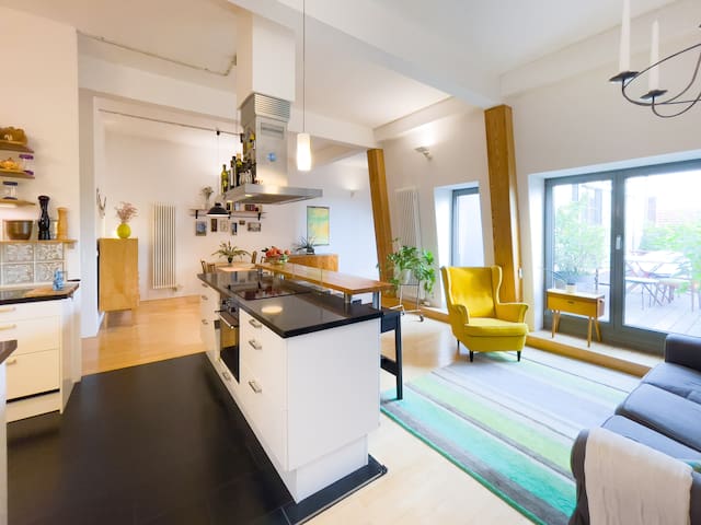 Luxury Loft with Roof-Deck