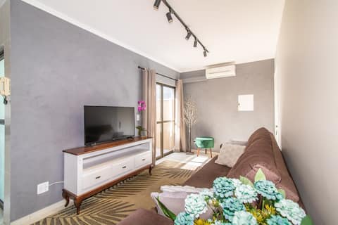 Imóvel de sucesso: Modern Apartment with Terrace 4 km from the US Consulate em Porto Alegre
