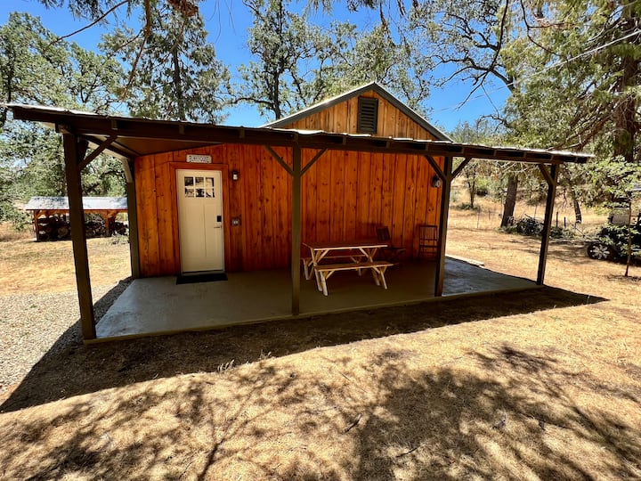Newly renovated bunkhouse w/ 7 beds near Kings Cyn Houses for Rent in