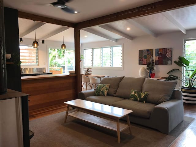 Coastal 4 bedroom Sawtell home with Pool