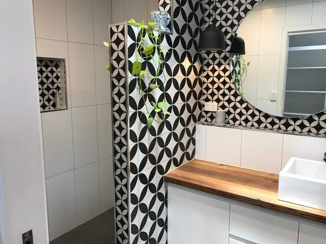 Coastal 4 bedroom Sawtell home with Pool gallery image 3