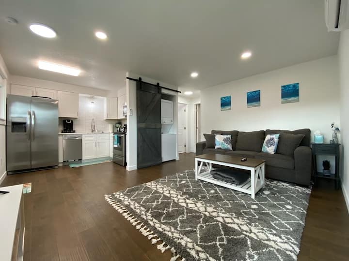 Upstairs Valley Beach Escape Apartment - Spokane Valley, WA