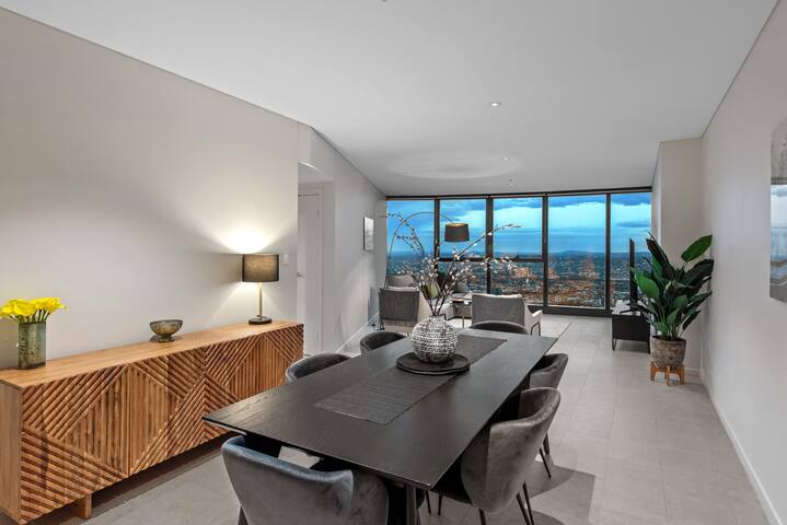 SkyHigh Style ~ 2Bed/2Bath/1Car/VIEWS! ~ CBD gallery image 3