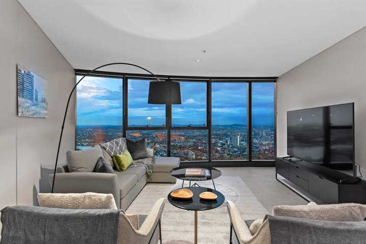 SkyHigh Style ~ 2Bed/2Bath/1Car/VIEWS! ~ CBD gallery image 4