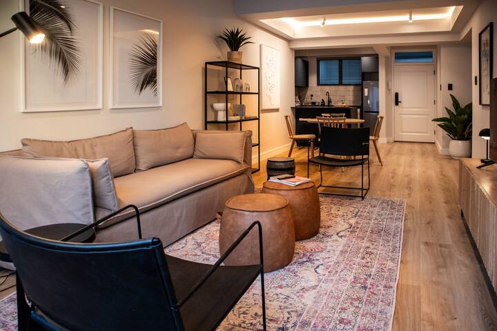 Urban Luxury Apartment in Sea Point gallery image 2